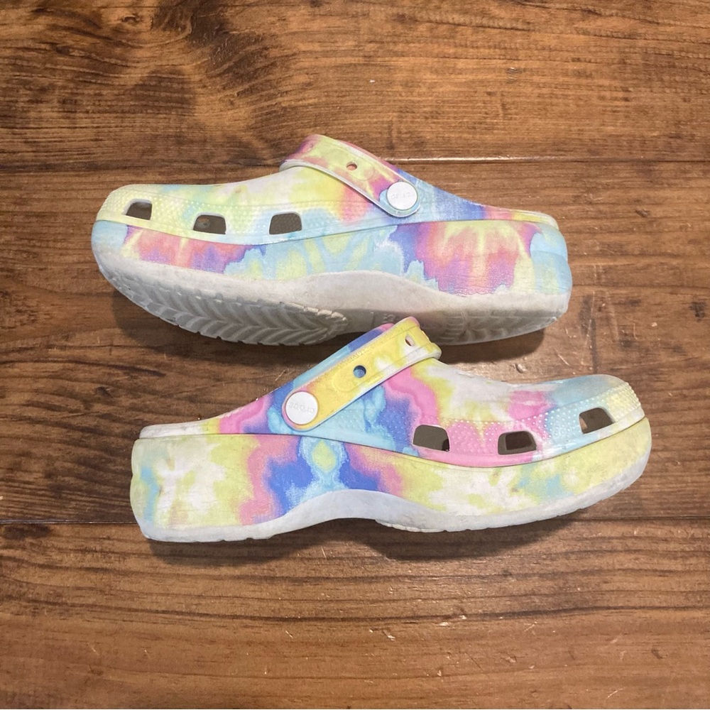 CROCS Water Shoes - Multicolor Tie-Dye Crocs Classic Clogs rainbow bright